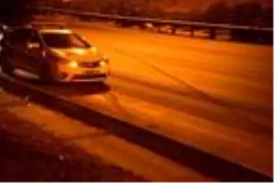 LASTİĞİ PATLAYAN OTOMOBİL 50 METRELİK ŞARAMPOLE UÇTU LASTİĞİ PATLAYAN OTOMOBİL 50 METRELİK ŞARAMPOLE UÇTU