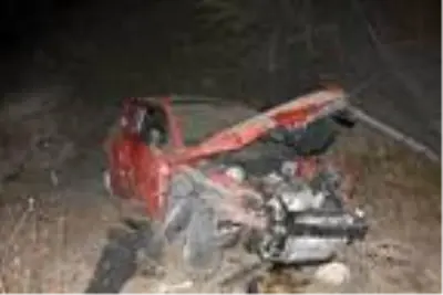 LASTİĞİ PATLAYAN OTOMOBİL 50 METRELİK ŞARAMPOLE UÇTU LASTİĞİ PATLAYAN OTOMOBİL 50 METRELİK ŞARAMPOLE UÇTU