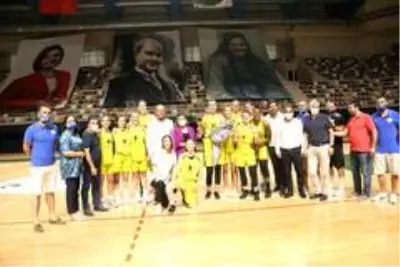 Leyla Atakan Cup'ta son maçın galibi: İzmit Belediyespor Leyla Atakan Cup'ta son maçın galibi: İzmit Belediyespor