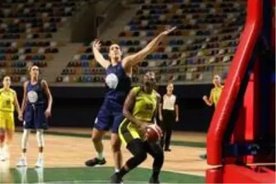 Leyla Atakan Cup'ta son maçın galibi: İzmit Belediyespor Leyla Atakan Cup'ta son maçın galibi: İzmit Belediyespor