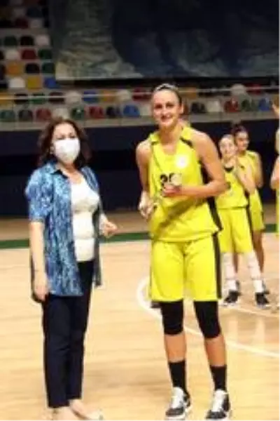 Leyla Atakan Cup'ta son maçın galibi: İzmit Belediyespor Leyla Atakan Cup'ta son maçın galibi: İzmit Belediyespor