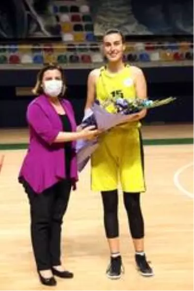 Leyla Atakan Cup'ta son maçın galibi: İzmit Belediyespor Leyla Atakan Cup'ta son maçın galibi: İzmit Belediyespor