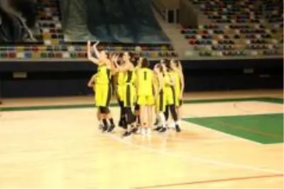 Leyla Atakan Cup'ta son maçın galibi: İzmit Belediyespor Leyla Atakan Cup'ta son maçın galibi: İzmit Belediyespor