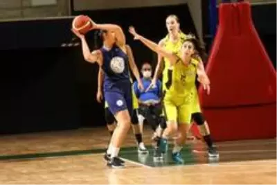 Leyla Atakan Cup'ta son maçın galibi: İzmit Belediyespor Leyla Atakan Cup'ta son maçın galibi: İzmit Belediyespor