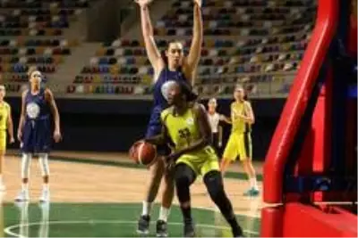 Leyla Atakan Cup'ta son maçın galibi: İzmit Belediyespor Leyla Atakan Cup'ta son maçın galibi: İzmit Belediyespor