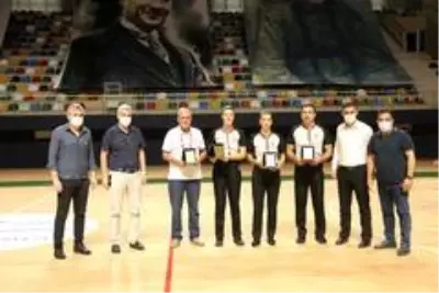 Leyla Atakan Cup'ta son maçın galibi: İzmit Belediyespor Leyla Atakan Cup'ta son maçın galibi: İzmit Belediyespor