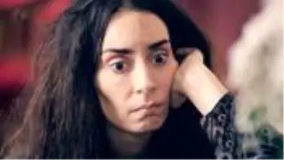 Melisa Sözen, Kırmızı Oda dizisindeki performansıyla izleyicilerden tam not aldı Melisa Sözen, Kırmızı Oda dizisindeki performansıyla izleyicilerden tam not aldı