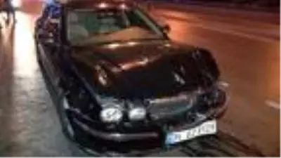 OTOMOBİL BARİYERLERE ÇARPTI, YOLA DÖKÜLEN YAĞ VE PARÇALAR İKİNCİ KAZAYA NEDEN OLDU OTOMOBİL BARİYERLERE ÇARPTI, YOLA DÖKÜLEN YAĞ VE PARÇALAR İKİNCİ KAZAYA NEDEN OLDU