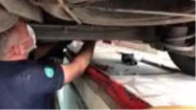 Son dakika haberi... Panelvanın motor kısmına sıkışan kediyi itfaiye kurtardı - DÜZCE Son dakika haberi... Panelvanın motor kısmına sıkışan kediyi itfaiye kurtardı - DÜZCE