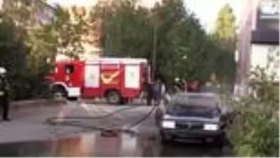 Park halindeki otomobilde yangın Park halindeki otomobilde yangın