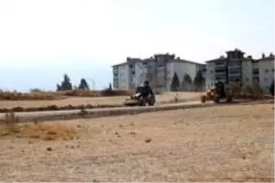 Pınarkent'te beton kilit parke döşeme çalışmaları başladı Pınarkent'te beton kilit parke döşeme çalışmaları başladı
