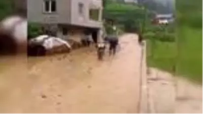 Rize'de sağanak sel ve heyelana neden oldu Rize'de sağanak sel ve heyelana neden oldu