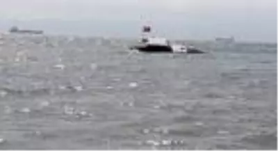 Şarköy açıklarında karaya oturan teknedeki 3 kişi kurtarıldı Şarköy açıklarında karaya oturan teknedeki 3 kişi kurtarıldı