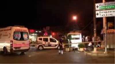 Şişli'de çalıntı motosikletle polisten kaçan şüpheliler taksiye çarptı: 2 yaralı Şişli'de çalıntı motosikletle polisten kaçan şüpheliler taksiye çarptı: 2 yaralı