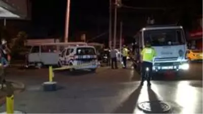 Şişli'de çalıntı motosikletle polisten kaçan şüpheliler taksiye çarptı: 2 yaralı Şişli'de çalıntı motosikletle polisten kaçan şüpheliler taksiye çarptı: 2 yaralı
