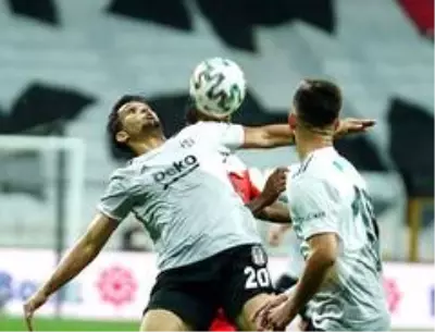 İlk yarı Beşiktaş'ın 1-0 üstünlüğüyle bitti İlk yarı Beşiktaş'ın 1-0 üstünlüğüyle bitti