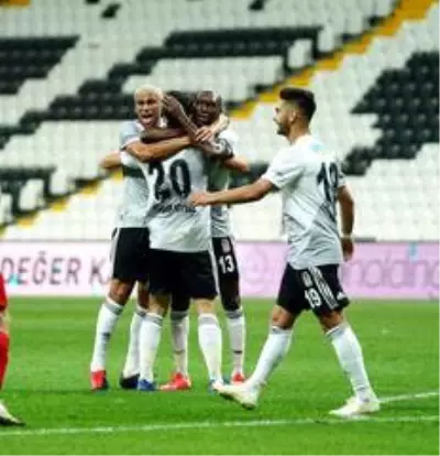 İlk yarı Beşiktaş'ın 1-0 üstünlüğüyle bitti İlk yarı Beşiktaş'ın 1-0 üstünlüğüyle bitti