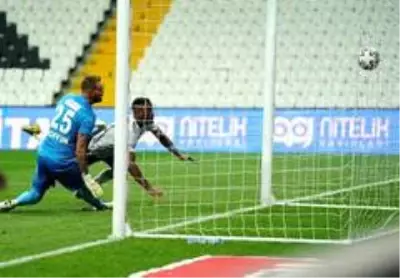 İlk yarı Beşiktaş'ın 1-0 üstünlüğüyle bitti İlk yarı Beşiktaş'ın 1-0 üstünlüğüyle bitti