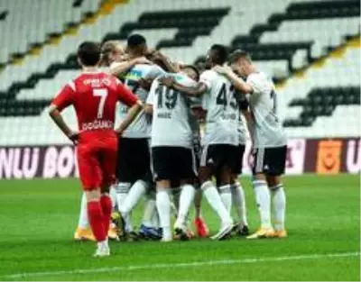 İlk yarı Beşiktaş'ın 1-0 üstünlüğüyle bitti İlk yarı Beşiktaş'ın 1-0 üstünlüğüyle bitti