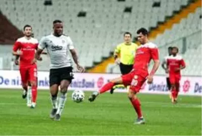 İlk yarı Beşiktaş'ın 1-0 üstünlüğüyle bitti İlk yarı Beşiktaş'ın 1-0 üstünlüğüyle bitti