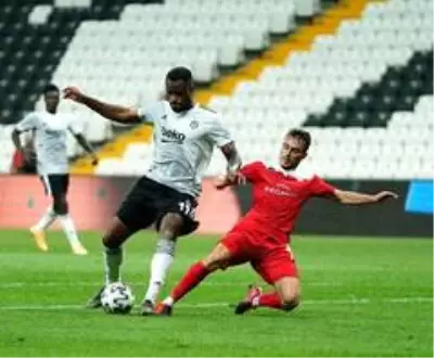 İlk yarı Beşiktaş'ın 1-0 üstünlüğüyle bitti İlk yarı Beşiktaş'ın 1-0 üstünlüğüyle bitti