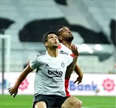 İlk yarı Beşiktaş'ın 1-0 üstünlüğüyle bitti İlk yarı Beşiktaş'ın 1-0 üstünlüğüyle bitti