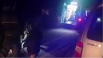 Tarım aracı ile motosiklet çarpıştı: 3 kişi yaralı - DÜZCE Tarım aracı ile motosiklet çarpıştı: 3 kişi yaralı - DÜZCE