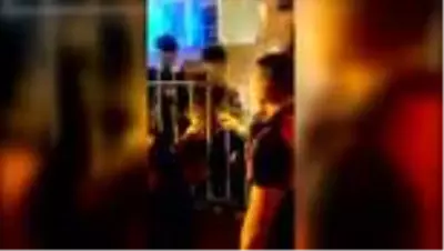 Son Dakika | Tırmandığı korkuluk demiri koluna saplanan çocuğu itfaiye kurtardı Son Dakika | Tırmandığı korkuluk demiri koluna saplanan çocuğu itfaiye kurtardı