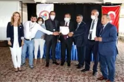 Türkiye'nin Berberler Kuaförler ve Güzellik Salonu başkanları Van'da bir araya geldi Türkiye'nin Berberler Kuaförler ve Güzellik Salonu başkanları Van'da bir araya geldi
