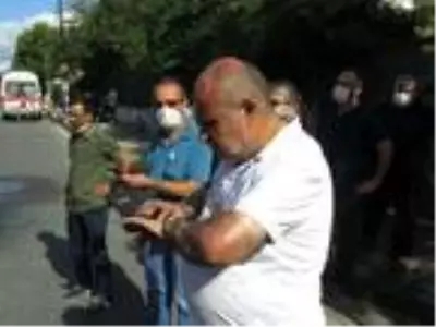 Ümraniye'de gecekondu alev alev yandı Ümraniye'de gecekondu alev alev yandı
