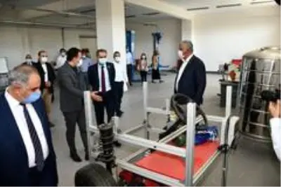 Vali Çuhadar, ASGEM'deki atölyeleri gezdi Vali Çuhadar, ASGEM'deki atölyeleri gezdi