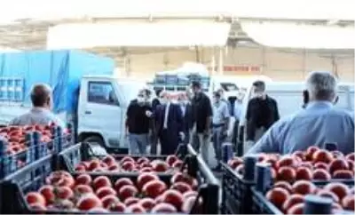 Vali Demirtaş, sebze ve meyve hali esnafıyla buluştu Vali Demirtaş, sebze ve meyve hali esnafıyla buluştu