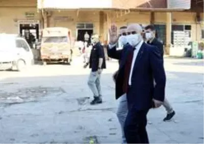 Vali Demirtaş, sebze ve meyve hali esnafıyla buluştu Vali Demirtaş, sebze ve meyve hali esnafıyla buluştu