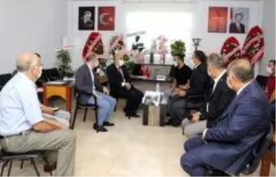 Vali Demirtaş, sebze ve meyve hali esnafıyla buluştu Vali Demirtaş, sebze ve meyve hali esnafıyla buluştu