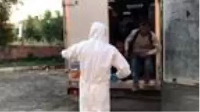 Van'da 87 kaçak göçmen ile 5 organizatör yakalandı Van'da 87 kaçak göçmen ile 5 organizatör yakalandı