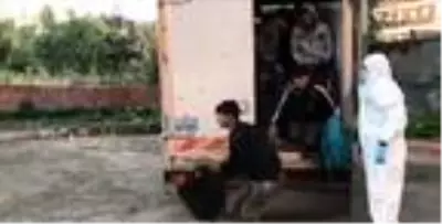 Van'da 87 kaçak göçmen ile 5 organizatör yakalandı Van'da 87 kaçak göçmen ile 5 organizatör yakalandı