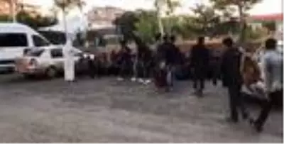 Van'da 87 kaçak göçmen ile 5 organizatör yakalandı Van'da 87 kaçak göçmen ile 5 organizatör yakalandı