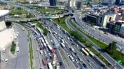 Vodafone İstanbul Yarı Maratonu nedeniyle bazı yollar trafiğe kapatıldı Vodafone İstanbul Yarı Maratonu nedeniyle bazı yollar trafiğe kapatıldı
