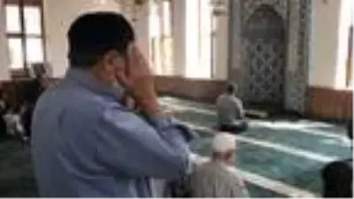 Yalova'da tarihi cami ibadete açıldı Yalova'da tarihi cami ibadete açıldı