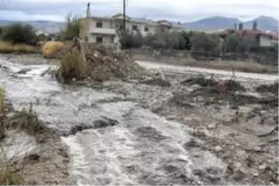 Yunanistan'da etkili olan Medicane tropik fırtınasında 2 kişi öldü Yunanistan'da etkili olan Medicane tropik fırtınasında 2 kişi öldü