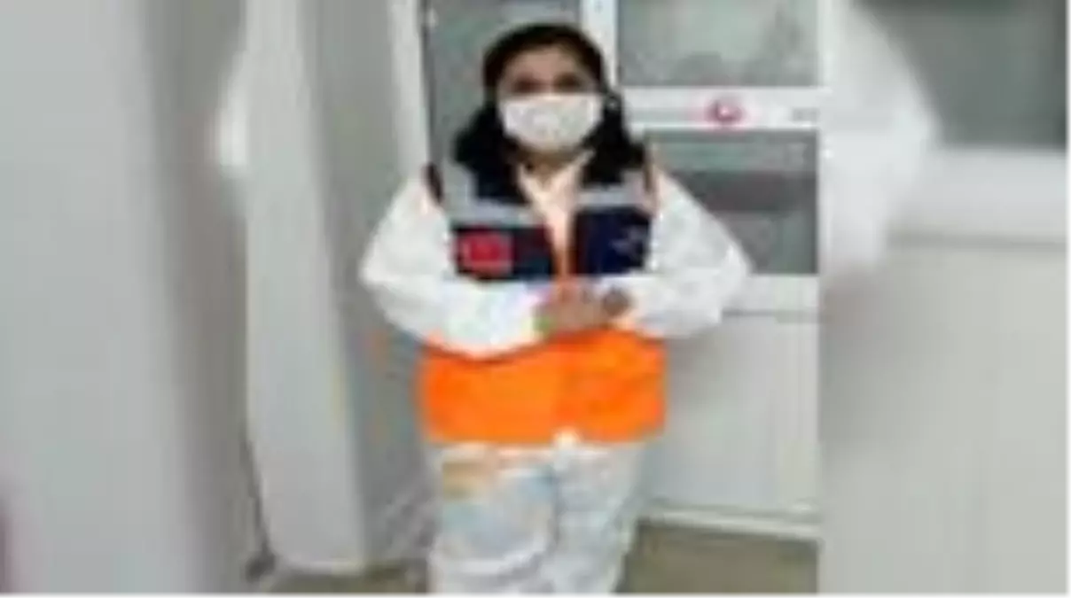 AFAD gönüllüleri, çocuklar için sınıfları boyadı