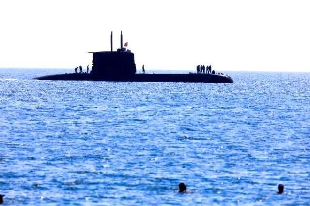 Antalya açıklarındaki denizaltı ilgiyle izlendi Antalya açıklarındaki denizaltı ilgiyle izlendi