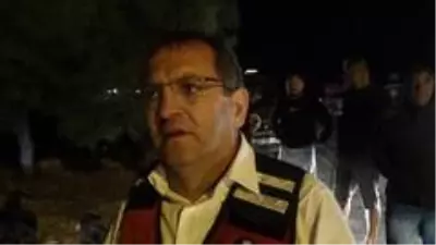 Ayvalık'ta orman yangını yazlık konutları tehdit etmeye devam ediyor Ayvalık'ta orman yangını yazlık konutları tehdit etmeye devam ediyor