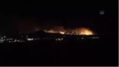 Balıkesir'deki orman yangınına müdahale sürüyor Balıkesir'deki orman yangınına müdahale sürüyor