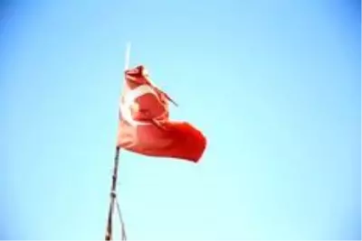 Başkan Büyükkılıç'ın 'Türk Bayrağı' hassasiyeti Başkan Büyükkılıç'ın 'Türk Bayrağı' hassasiyeti