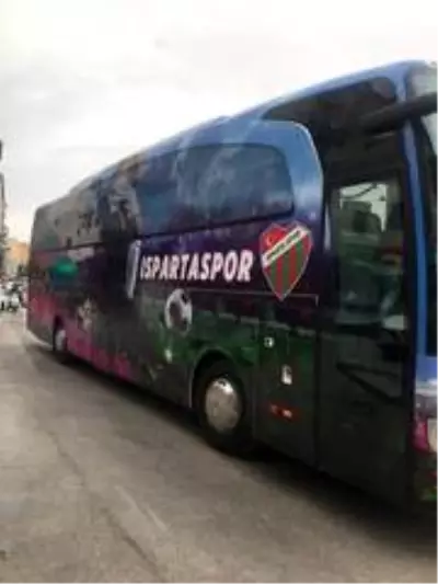 Belediye Başkanı, Isparta 32 Spor'a otobüs hediye etti Belediye Başkanı, Isparta 32 Spor'a otobüs hediye etti