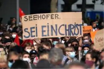 Berlin'de Moria'daki mülteciler için miting düzenlendi