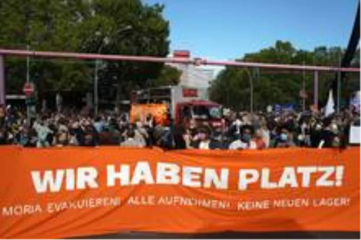 Berlin'de Moria'daki mülteciler için miting düzenlendi