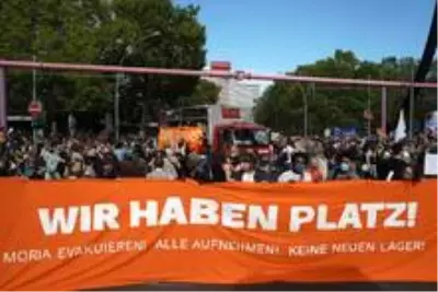- Berlin'de Moria'daki mülteciler için miting düzenlendi - Berlin'de Moria'daki mülteciler için miting düzenlendi