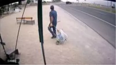 Bolu'da takla atan hafif ticari araç sürücüsü yaralandı...Kaza anı kamerada Bolu'da takla atan hafif ticari araç sürücüsü yaralandı...Kaza anı kamerada